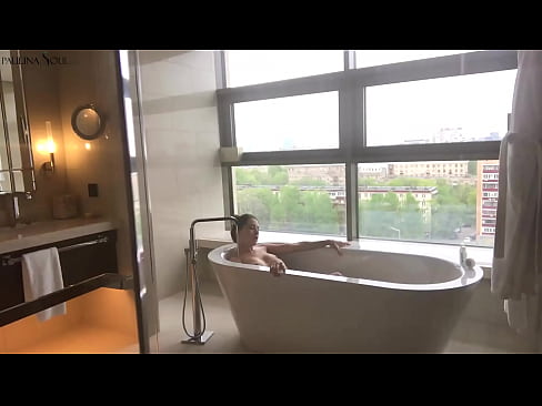 ❤️ Enorme babe die hartstochtelijk haar poesje aftrekt in de badkamer ❌ Anal porno at us nl.amourpassionfever.ru ️❤